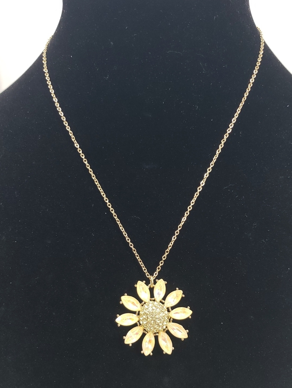 Betsey Johnson Daisy Necklace